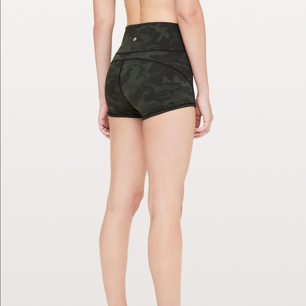 Lululemon In Movement short camo green size 6